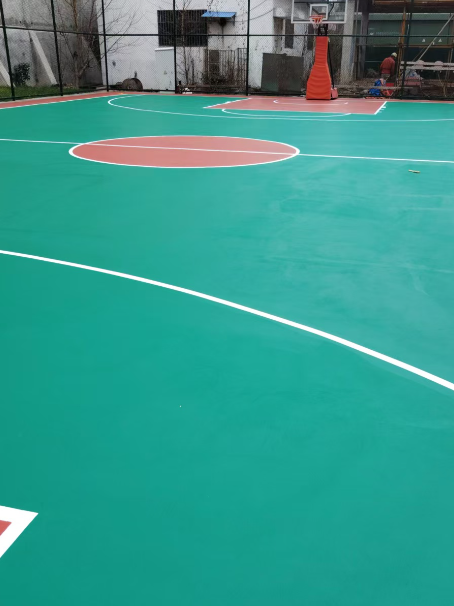 望牛墩镇 球场长期使用易出现地面开裂